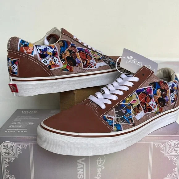 Vans Men’s Old Skool
Disney 100 Scrapbook Multi
VN0005UFBMB
Sneakers - Picture 8 of 16